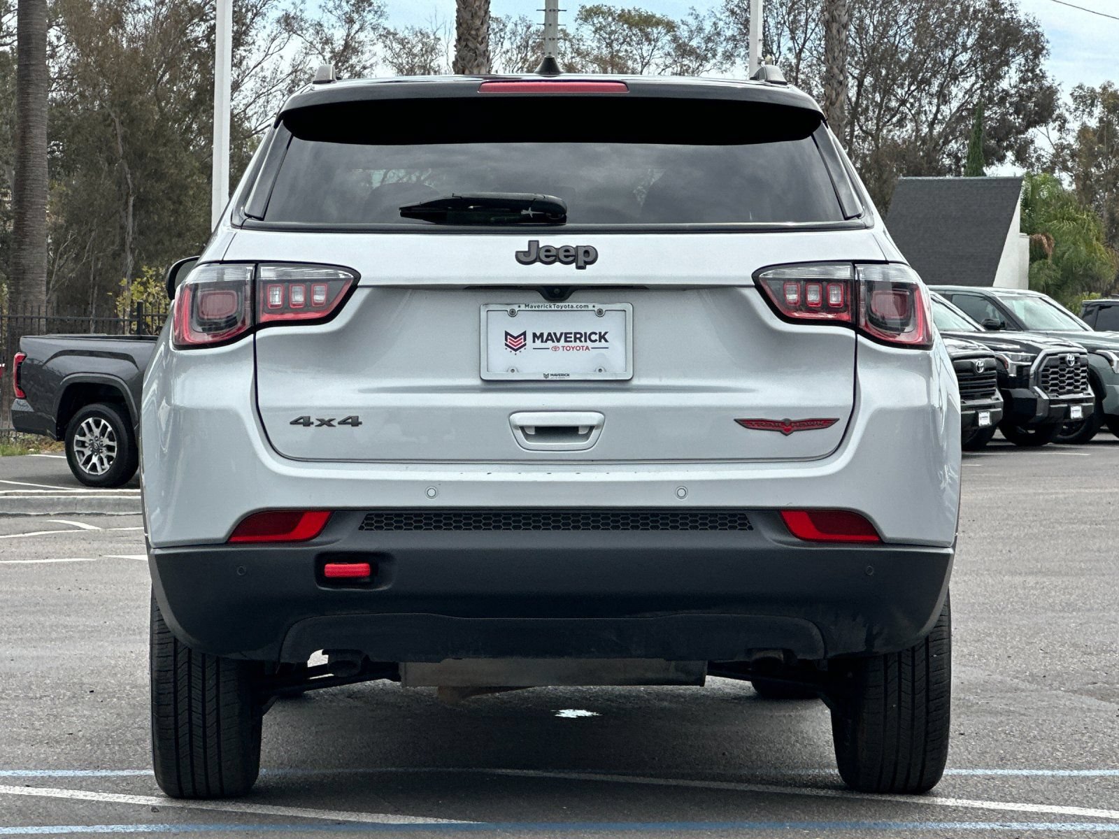 Used 2024 Jeep Compass Trailhawk AWD/4WD image 4