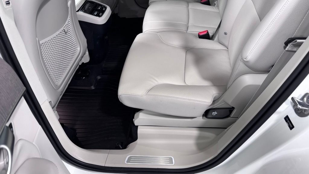 Certified 2024 Volvo XC90 B5 Plus w/ Protection Package Premier AWD/4WD image 21