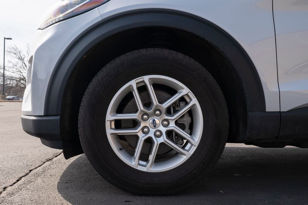 Used 2025 Ford Explorer Active image 9