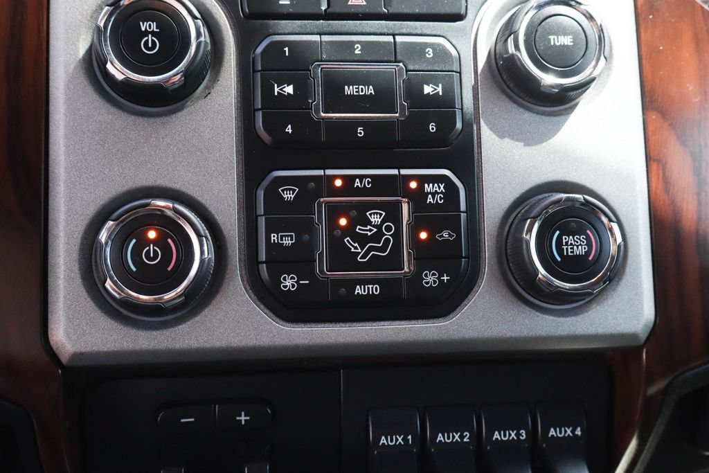 Used 2015 Ford F250 Lariat w/ Lariat Ultimate Package AWD/4WD image 37
