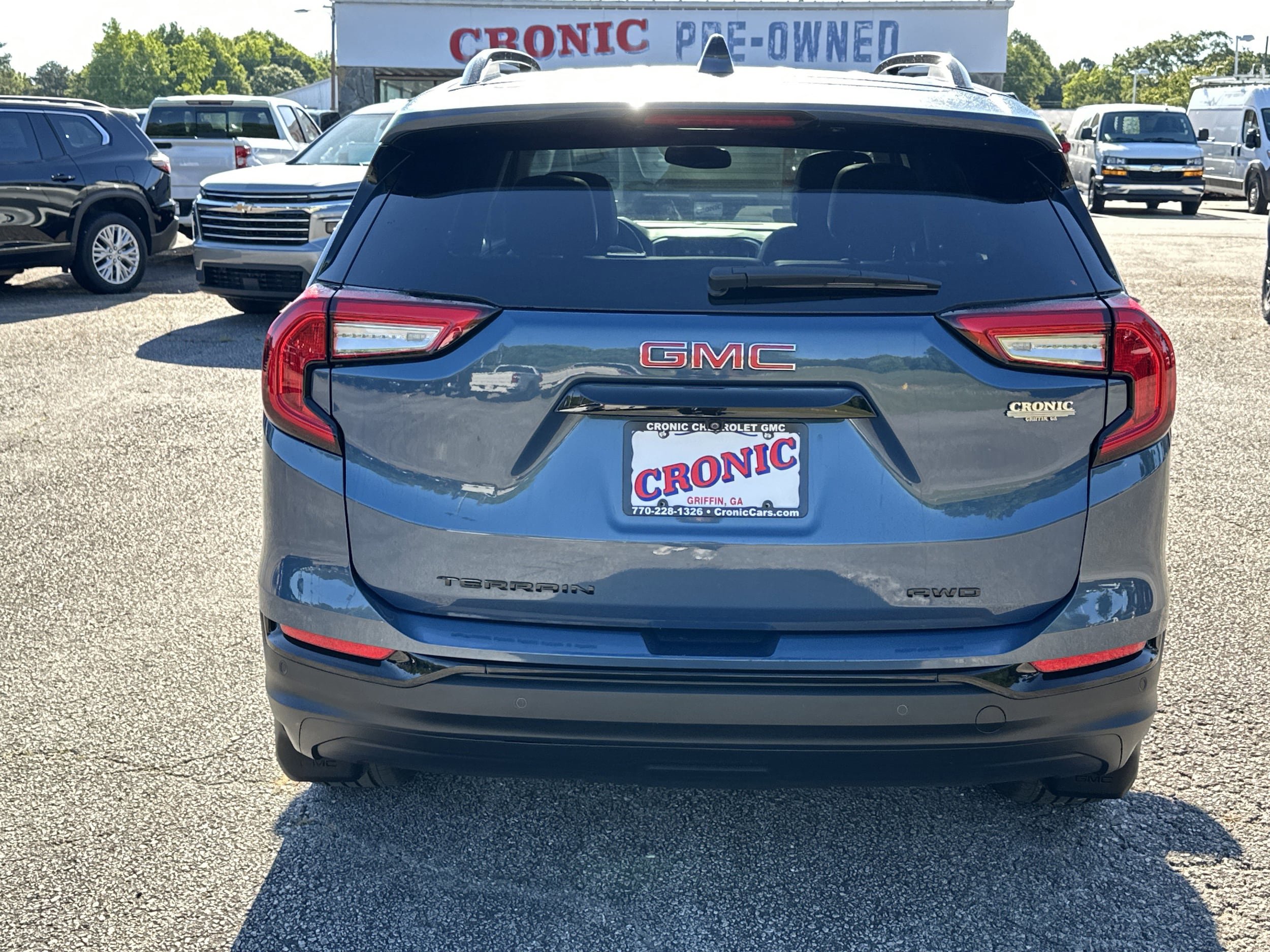 Used 2024 GMC Terrain SLT w/ Tech Package AWD/4WD image 4