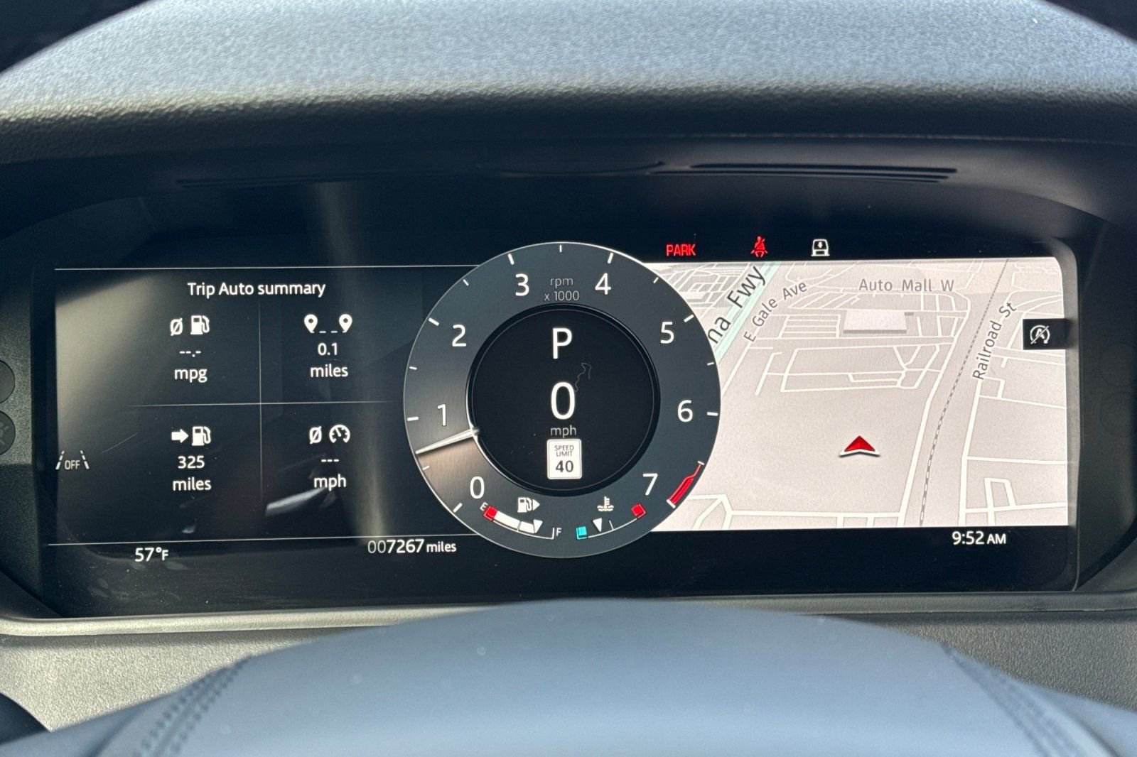 Used 2025 Land Rover Range Rover Velar Dynamic SE image 30