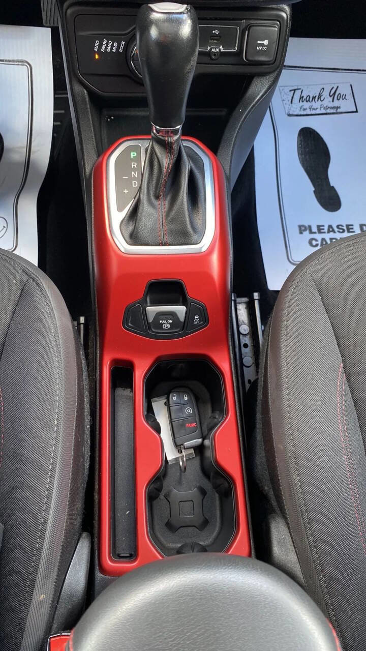 Used 2018 Jeep Renegade Trailhawk w/ Cold Weather Group II image 21