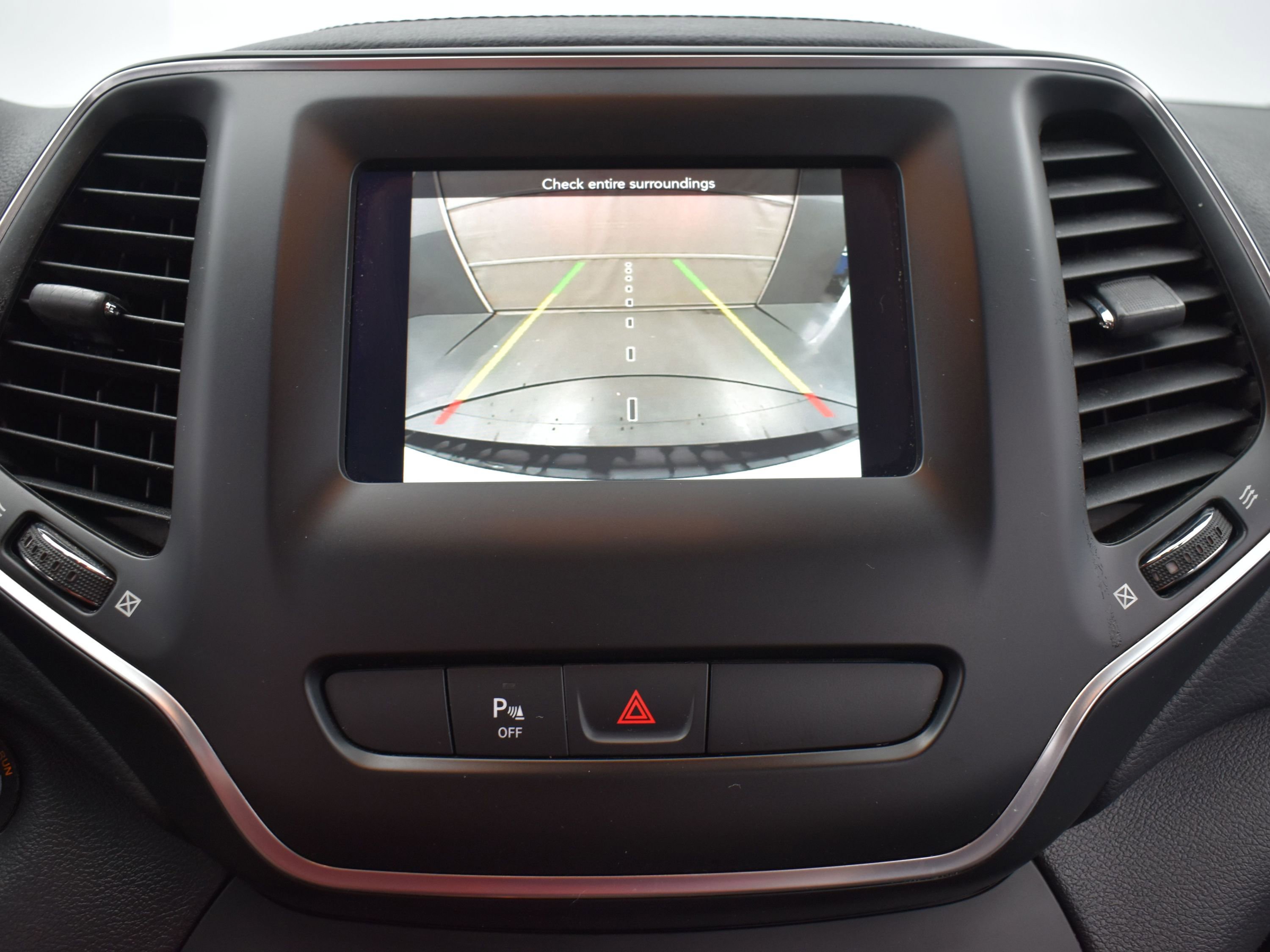 Used 2020 Jeep Cherokee Latitude Plus image 17