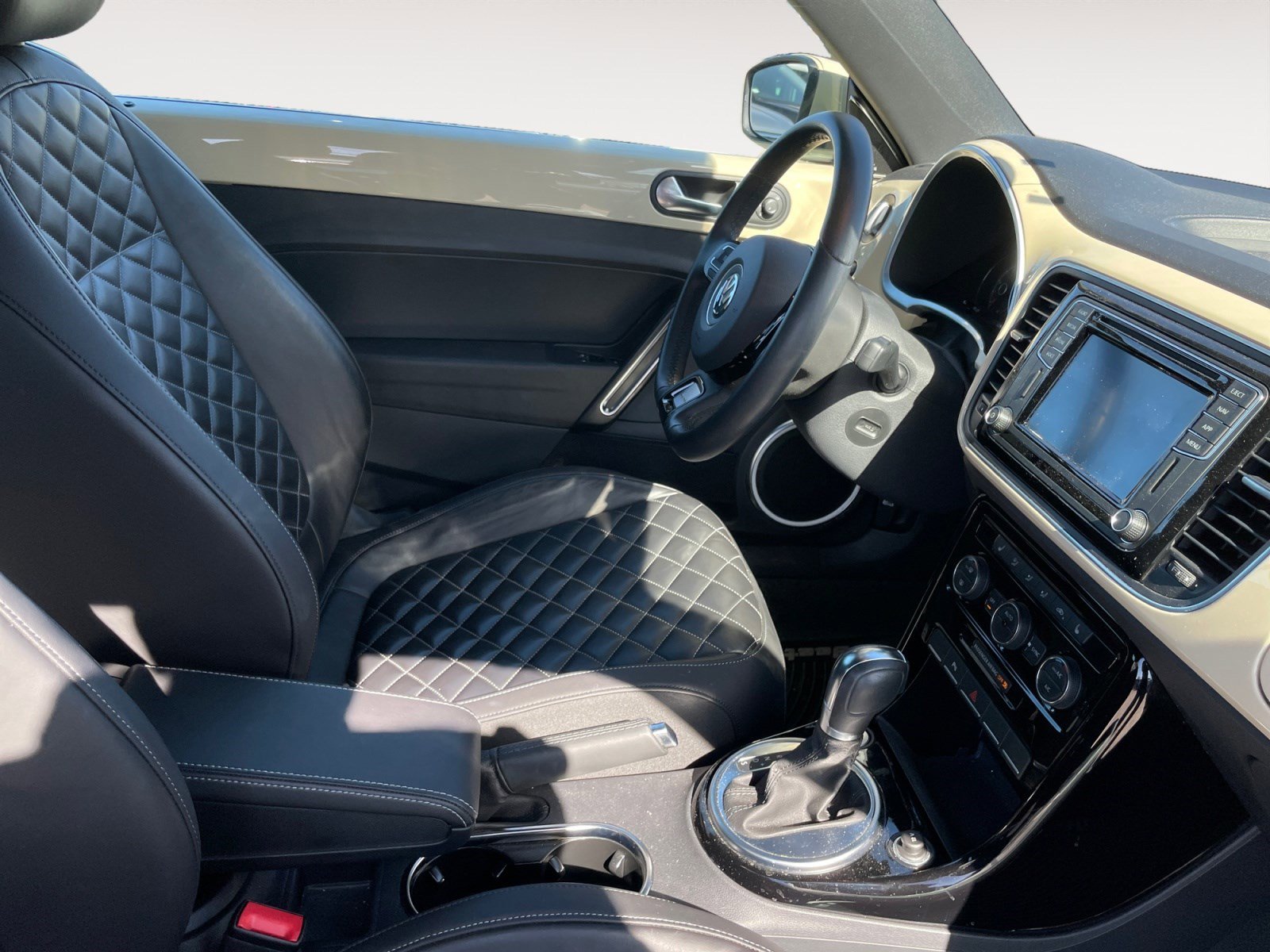 Used 2019 Volkswagen Beetle 2.0T Final Edition SEL FWD image 12