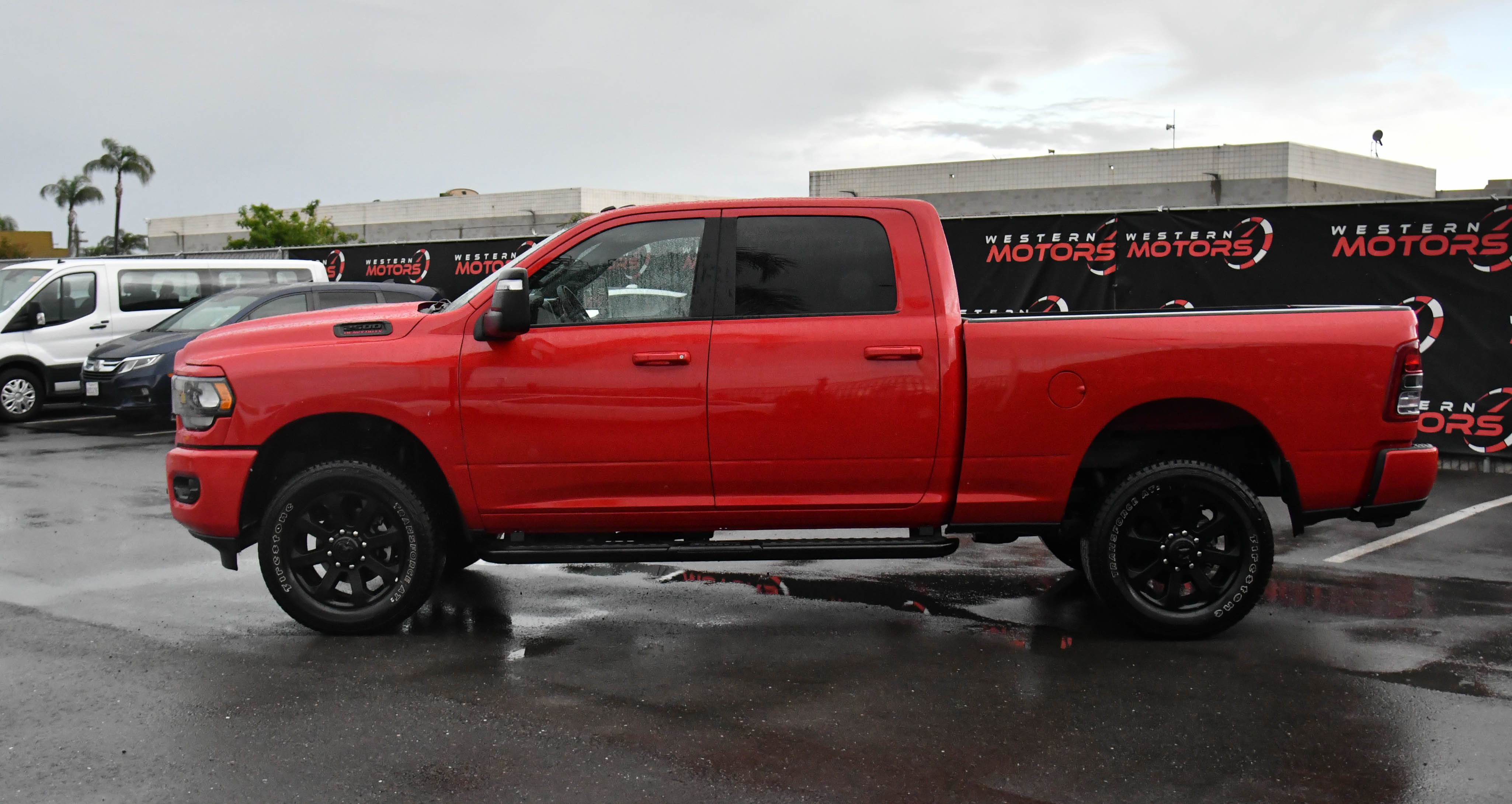 Used 2024 RAM 2500 Big Horn w/ Night Edition AWD/4WD image 4