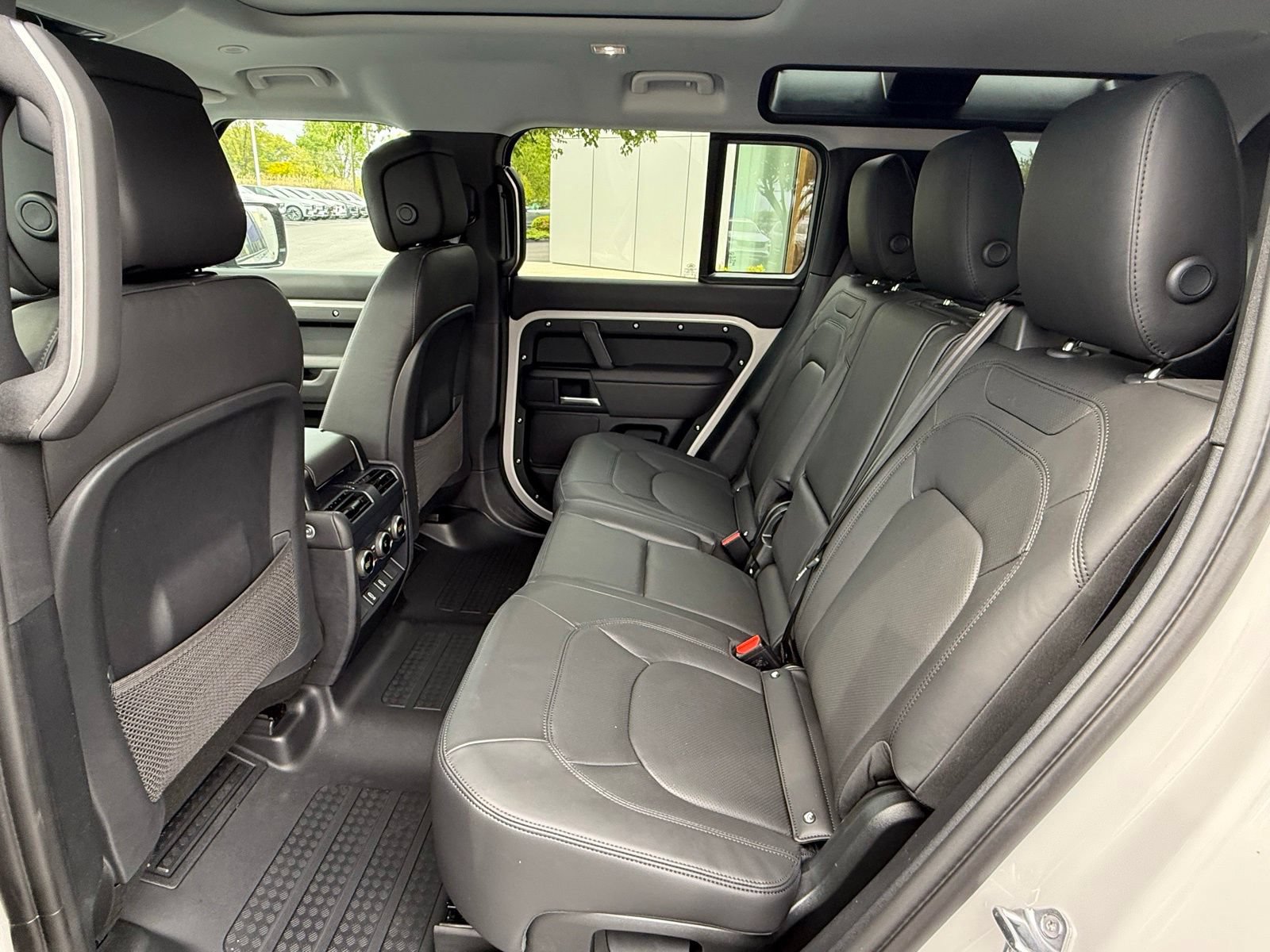 New 2026 Land Rover Defender 110 X-Dynamic SE AWD/4WD image 13