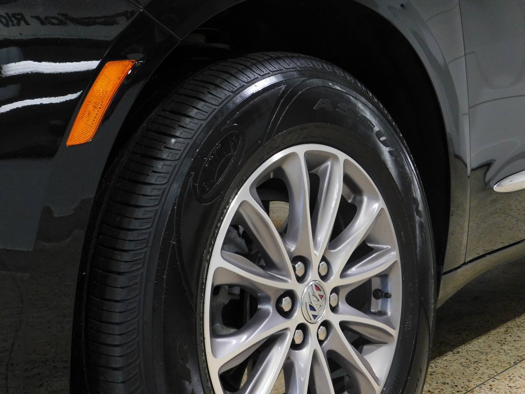 Used 2024 Buick Enclave Essence image 18