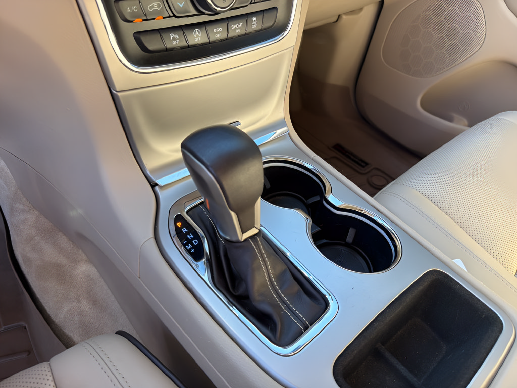 Used 2017 Jeep Grand Cherokee Overland RWD image 27