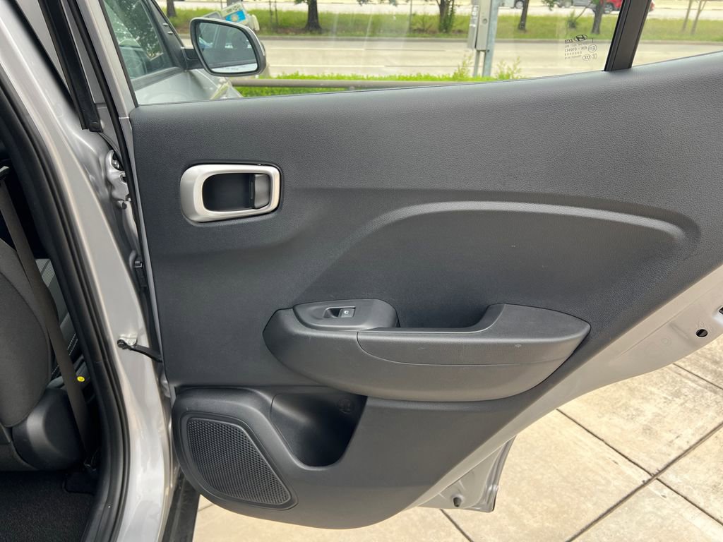 Certified 2025 Hyundai Venue SEL FWD image 9
