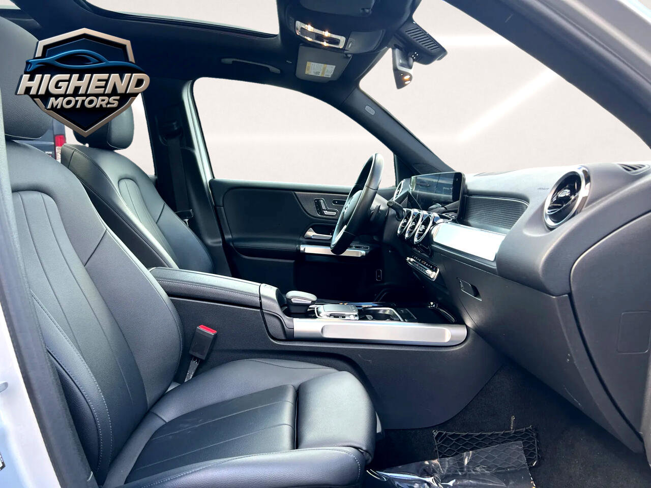 Used 2020 Mercedes-Benz GLB 250 4MATIC w/ Premium Package image 28