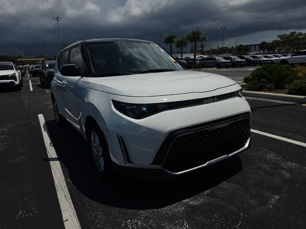 Certified 2024 Kia Soul S FWD image 3
