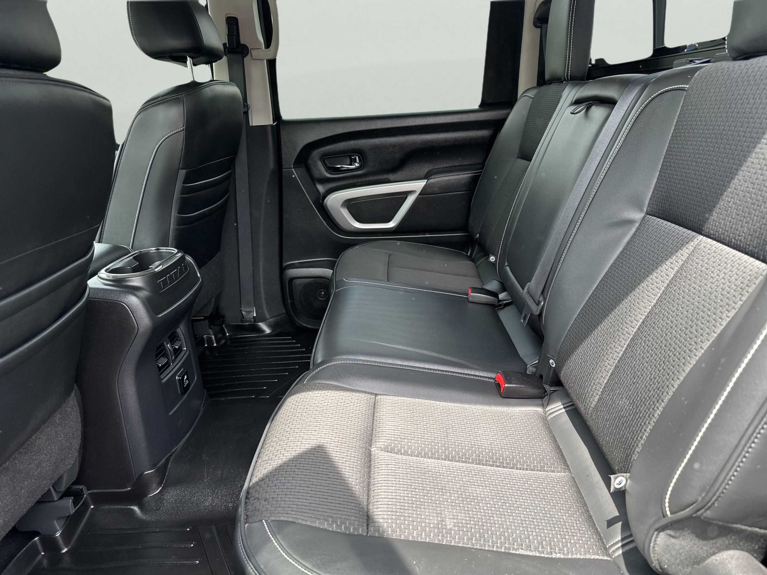 Used 2017 Nissan Titan PRO-4X image 19