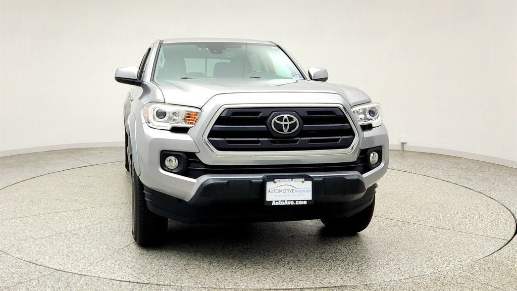 Used 2019 Toyota Tacoma SR5 AWD/4WD image 2