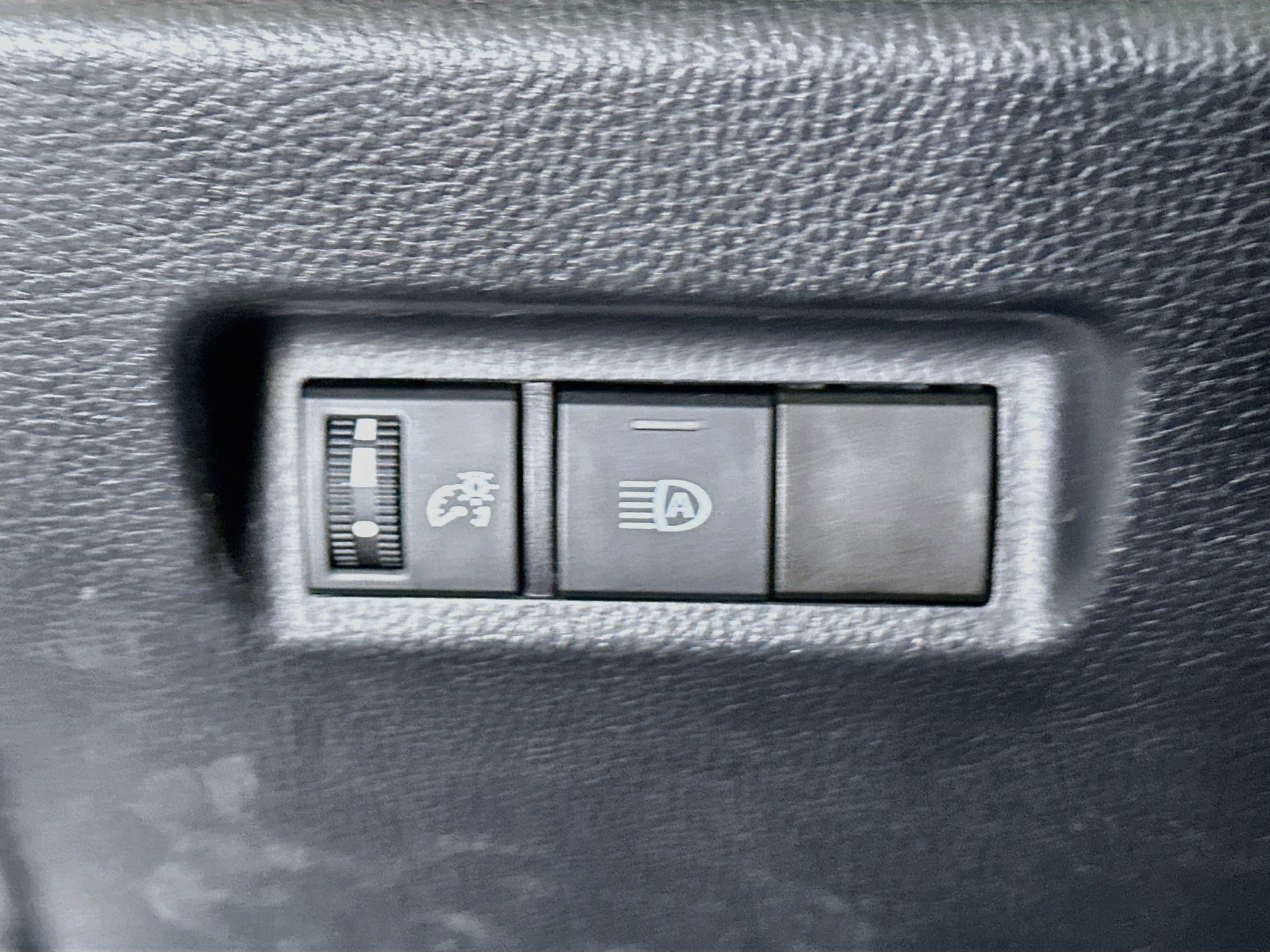 Used 2020 Toyota RAV4 XLE FWD image 17