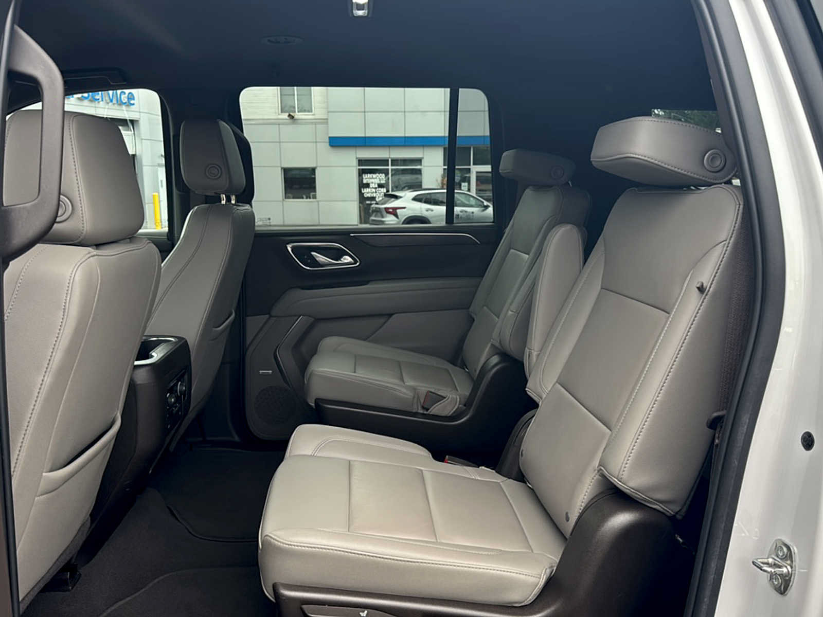 Used 2022 Chevrolet Suburban LT w/ Luxury Package AWD/4WD image 18
