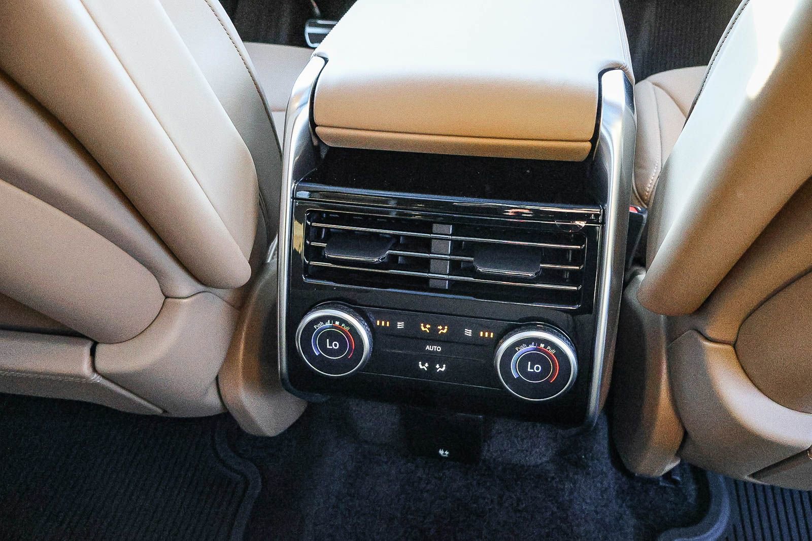 New 2026 Land Rover Range Rover SE image 22