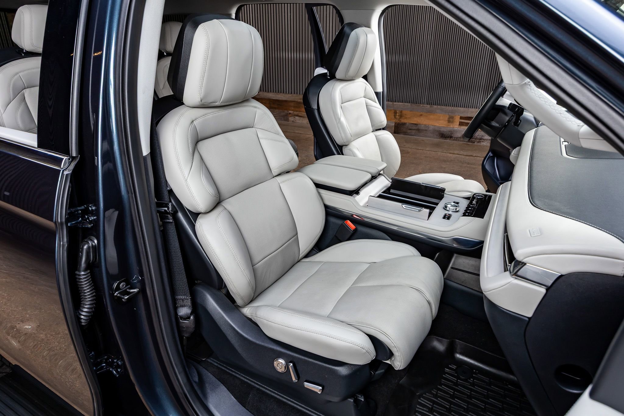 Used 2025 Lincoln Navigator Reserve image 31