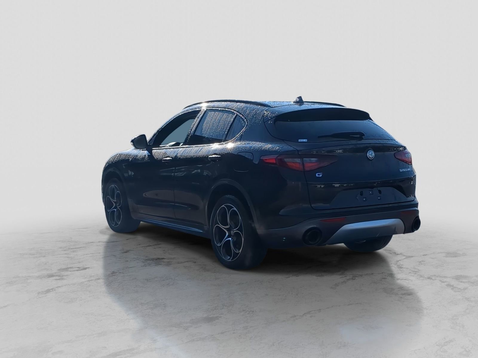 Used 2023 Alfa Romeo Stelvio Ti image 5