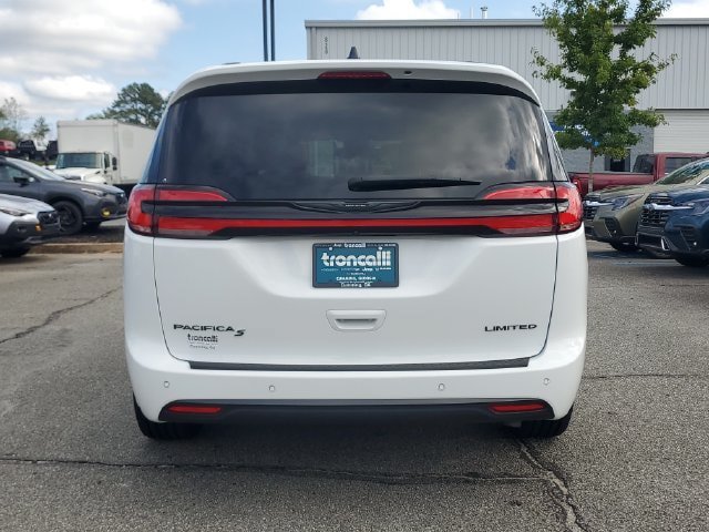 Certified 2025 Chrysler Pacifica Limited FWD image 7