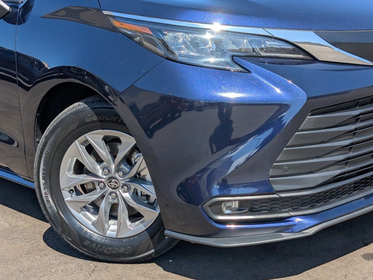 Used 2026 Toyota Sienna XLE FWD image 11