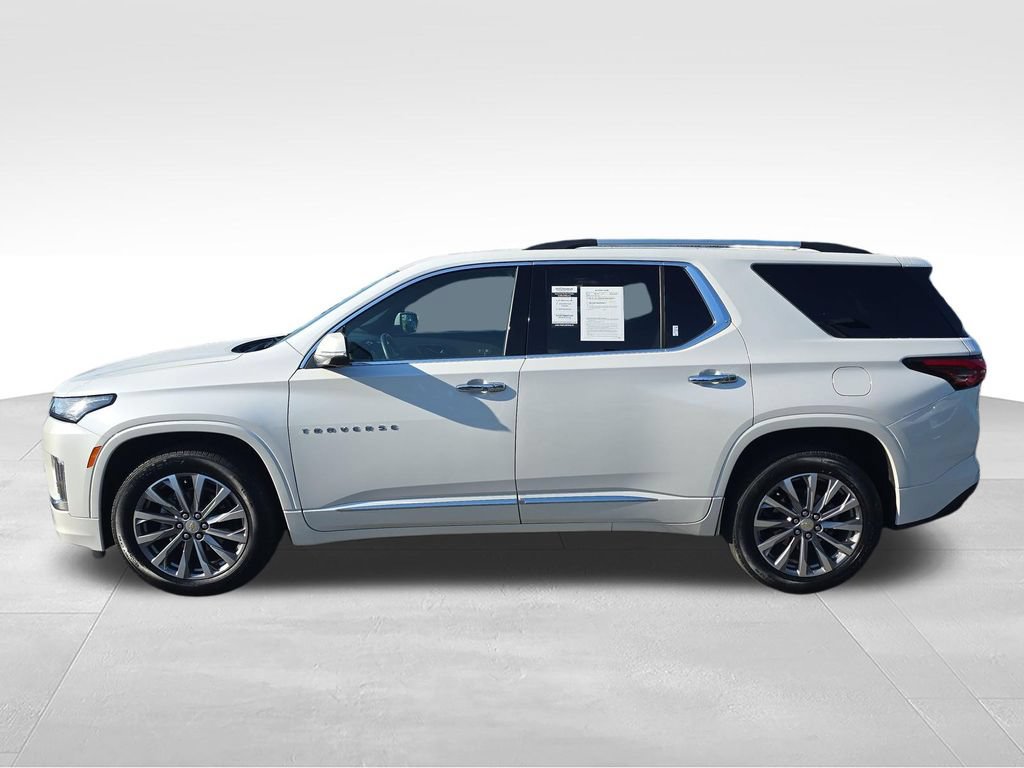 Used 2023 Chevrolet Traverse Premier FWD image 2