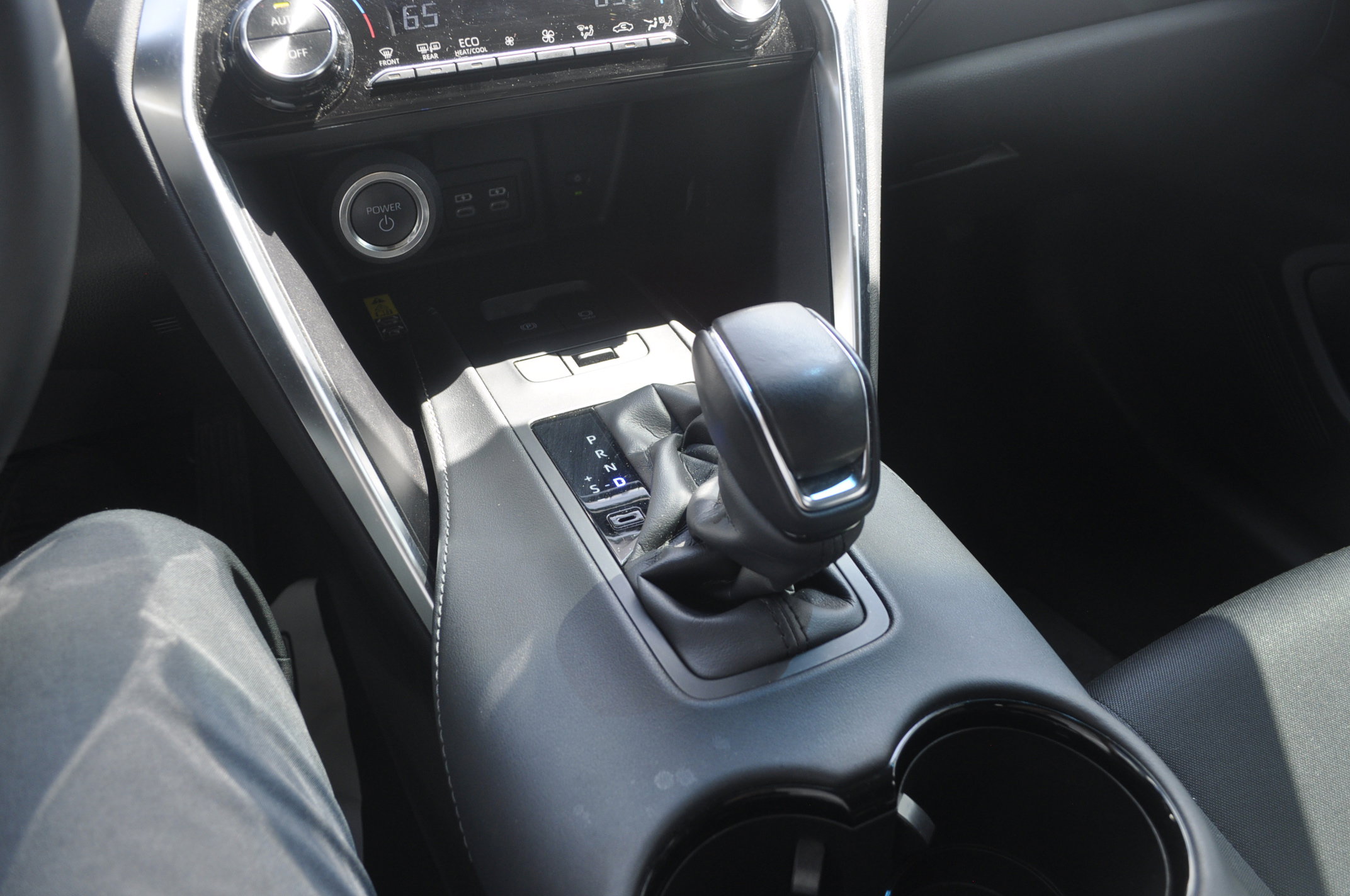 Used 2024 Toyota Venza LE AWD/4WD image 23
