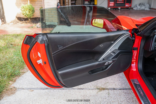 Used 2019 Chevrolet Corvette Stingray Coupe w/ Carbon Flash Badge Package image 33