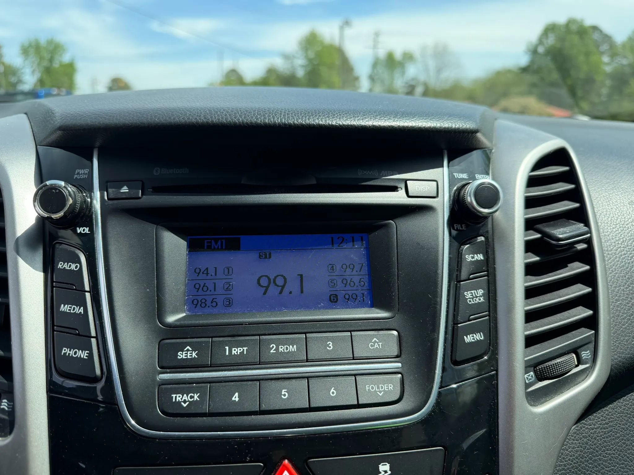 Used 2017 Hyundai Elantra GT image 17