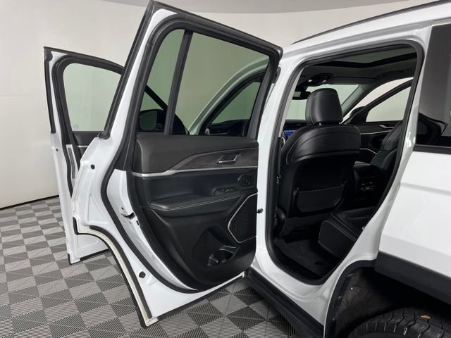 Used 2022 Jeep Grand Cherokee Limited AWD/4WD image 43