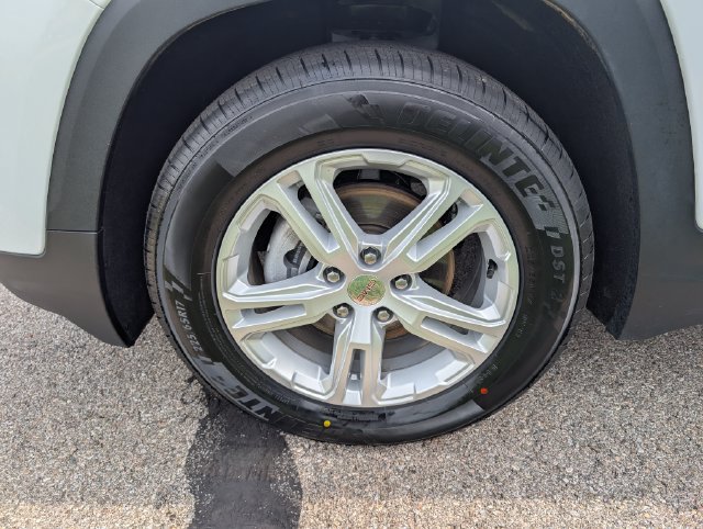 Used 2024 GMC Terrain SLE FWD image 28