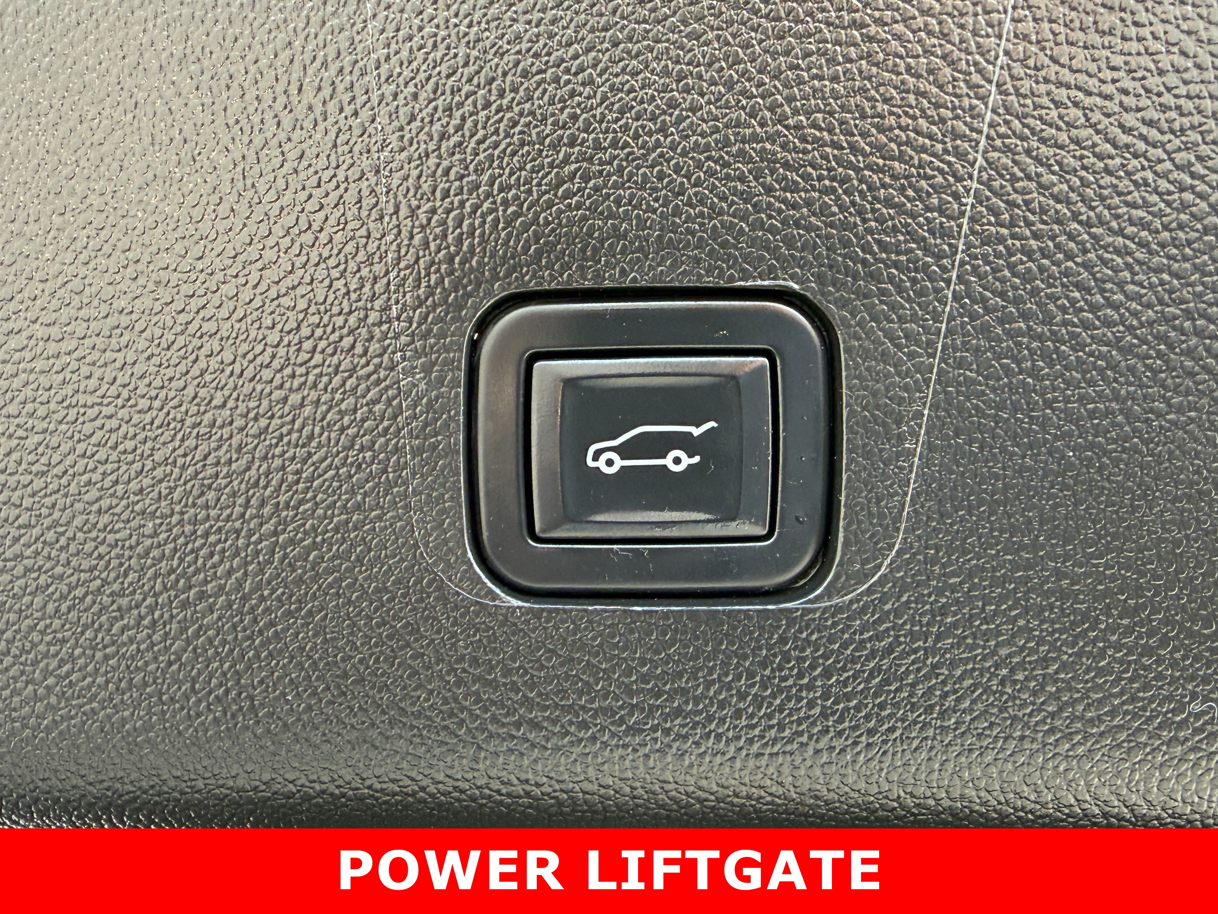 Used 2023 Chevrolet Traverse LT image 20
