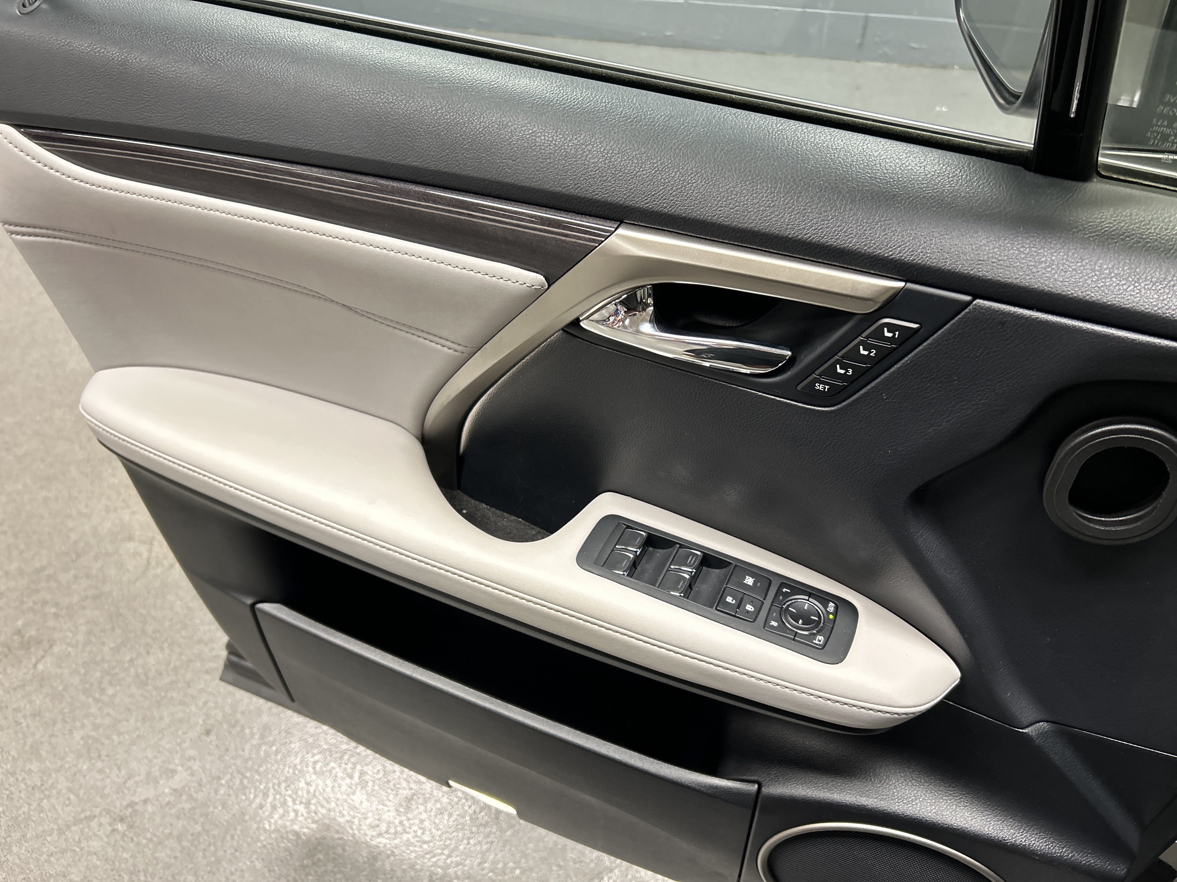 Used 2021 Lexus RX 350L Luxury w/ Accessory Package FWD image 14