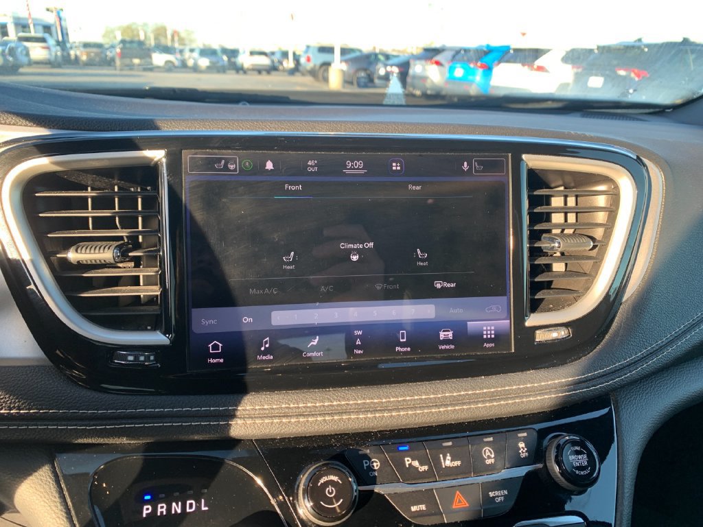 Used 2021 Chrysler Pacifica Touring-L w/ Uconnect Theater Family Group FWD image 21