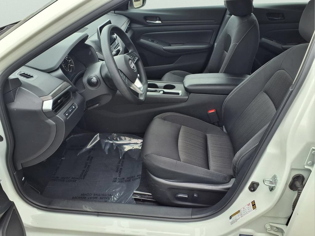 Used 2025 Nissan Altima 2.5 SV FWD image 21