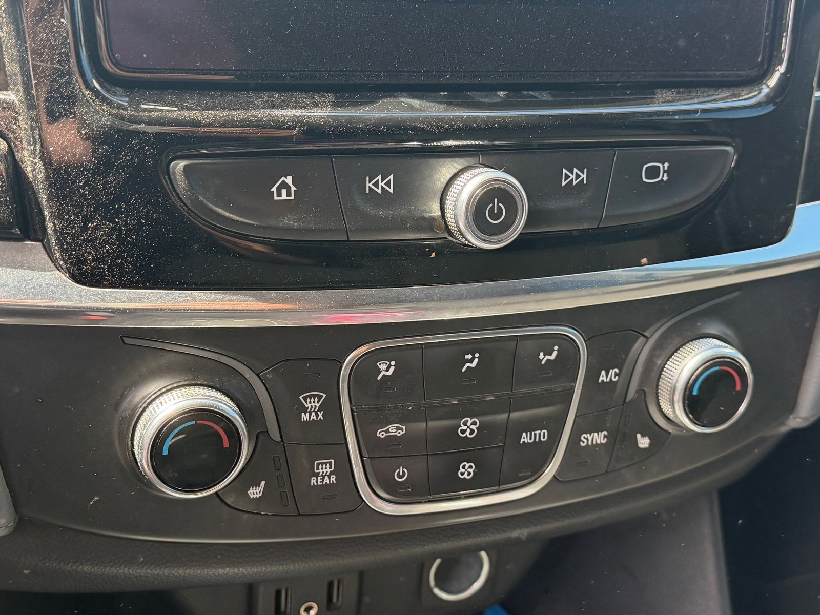 Used 2020 Chevrolet Traverse LT FWD image 8