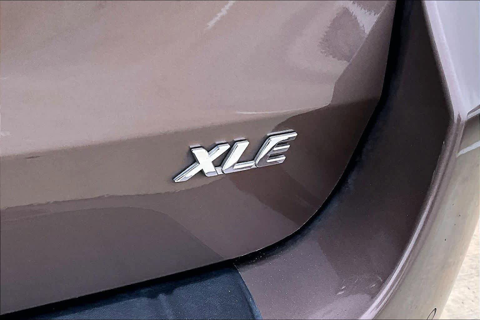 Used 2020 Toyota Sienna XLE Premium FWD image 10