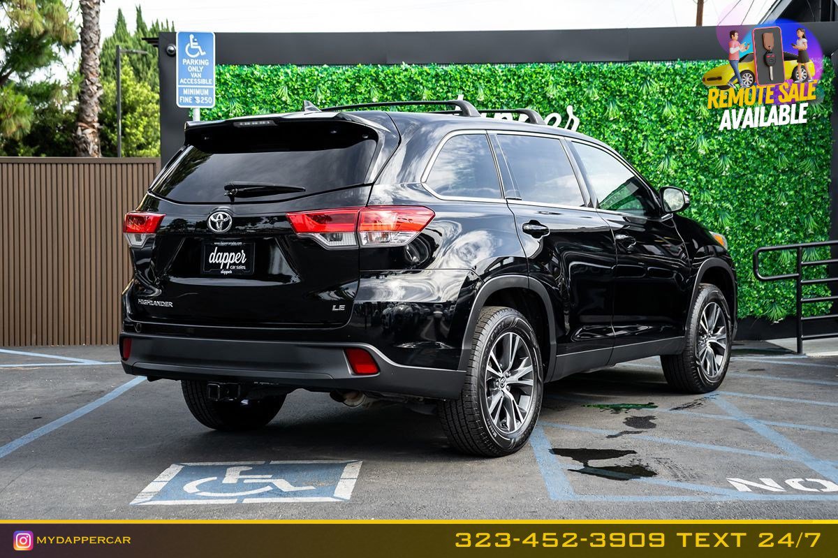 Used 2019 Toyota Highlander Plus w/ Carpet Mat Package (TMS) FWD image 5