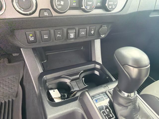 Used 2020 Toyota Tacoma TRD Off-Road w/ Technology Package AWD/4WD image 28