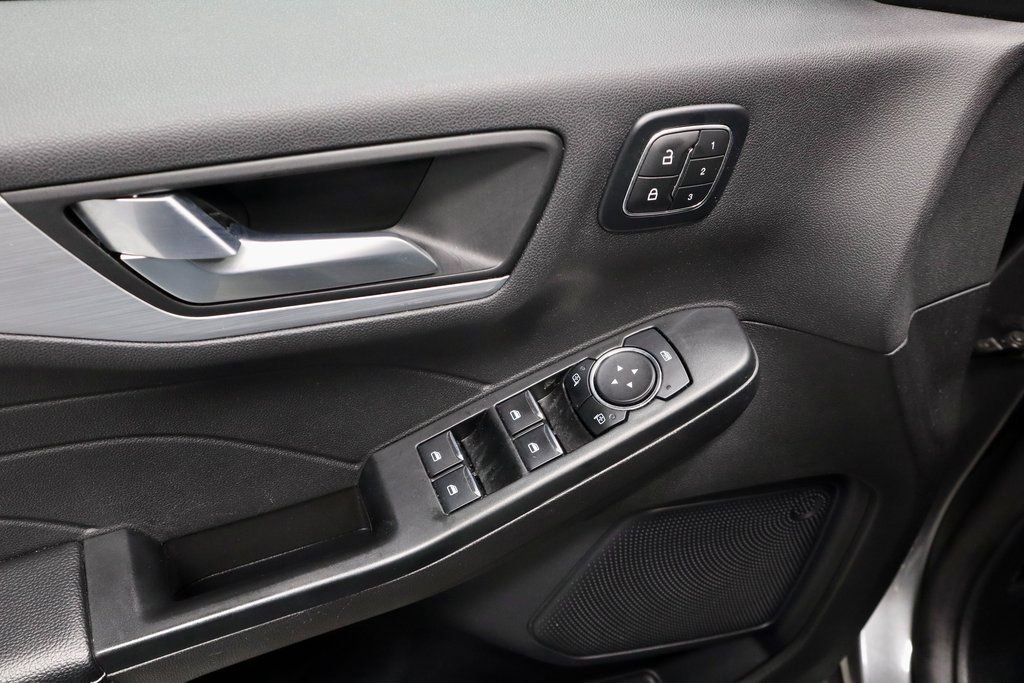 Certified 2025 Ford Escape Platinum image 24