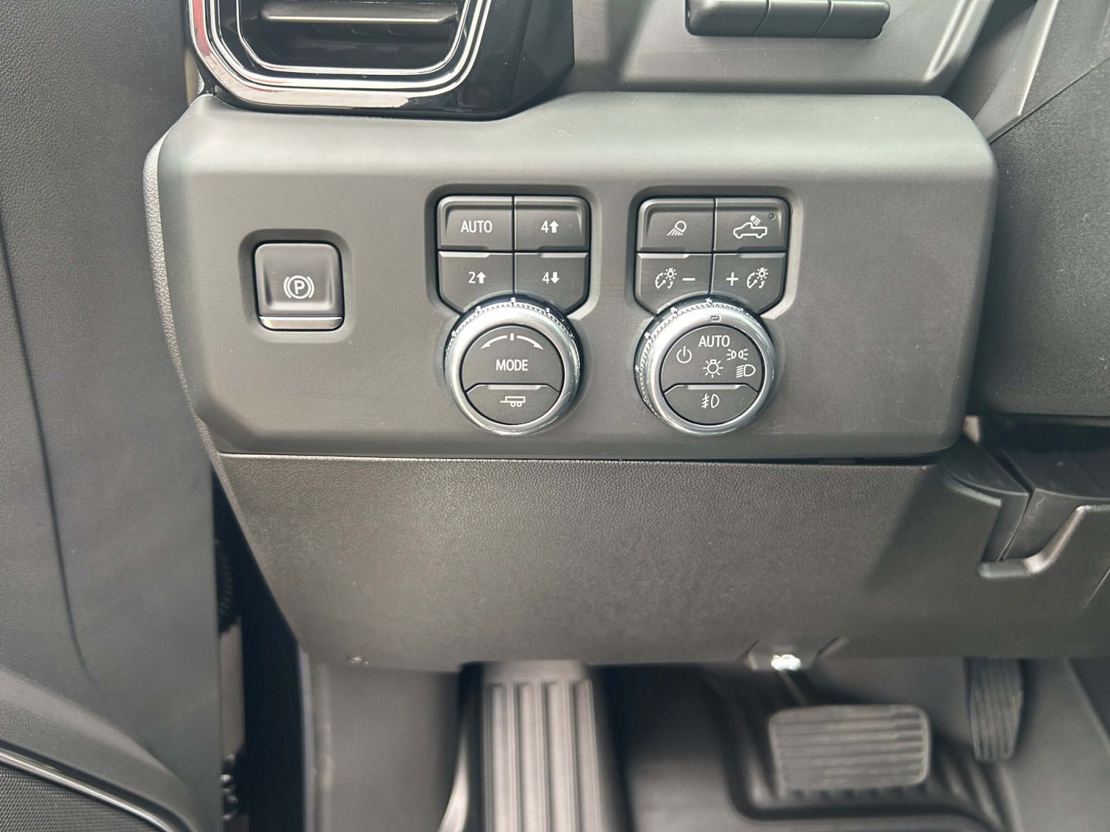 New 2026 GMC Sierra 2500 AT4 w/ AT4 Premium Plus Package image 29