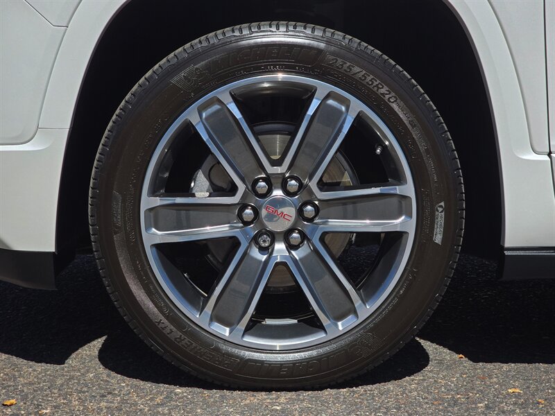 Used 2019 GMC Acadia Denali w/ Technology Package FWD image 45
