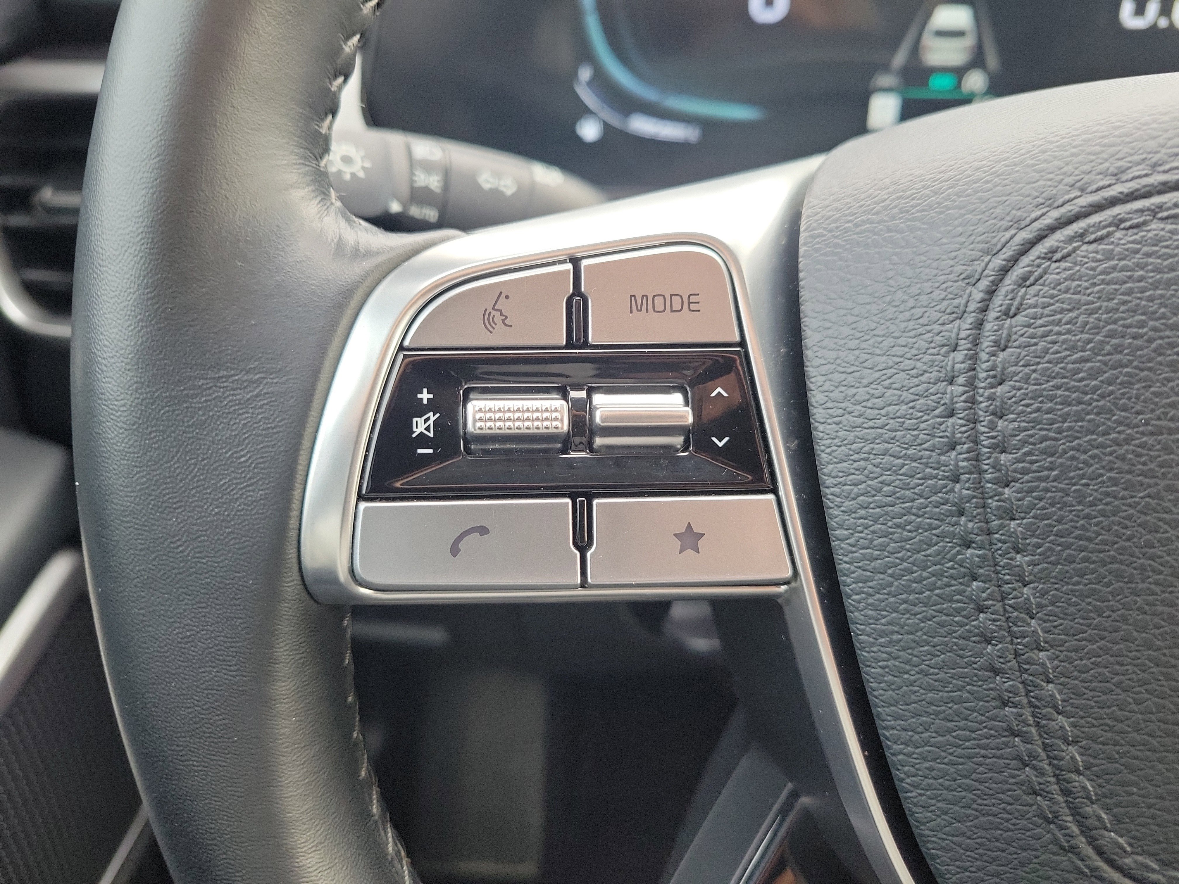 Certified 2025 Kia Telluride S image 28