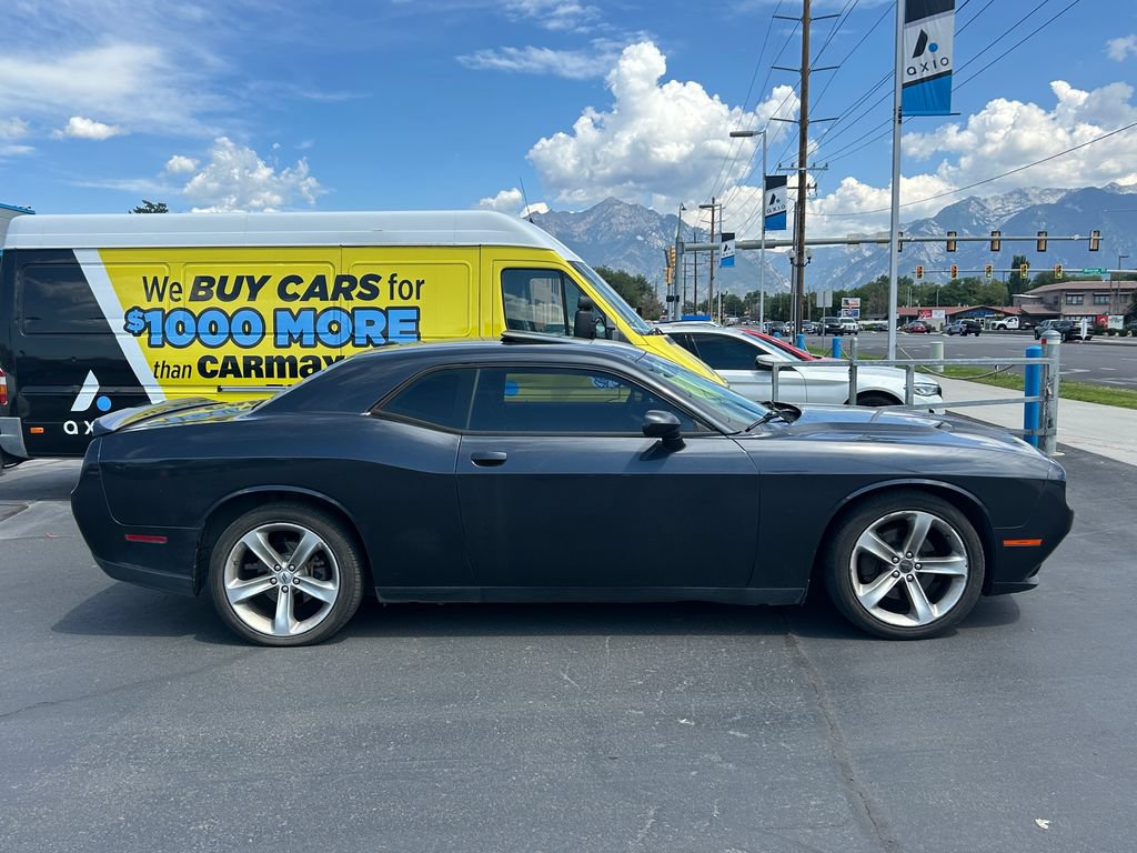 Used 2018 Dodge Challenger R/T RWD image 2