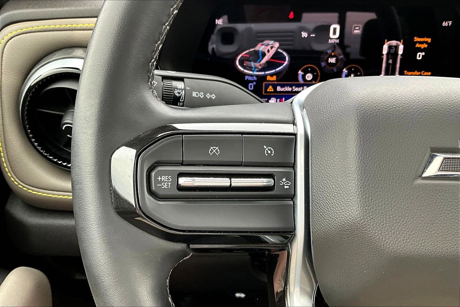 Used 2024 Chevrolet Colorado ZR2 w/ Technology Package AWD/4WD image 11