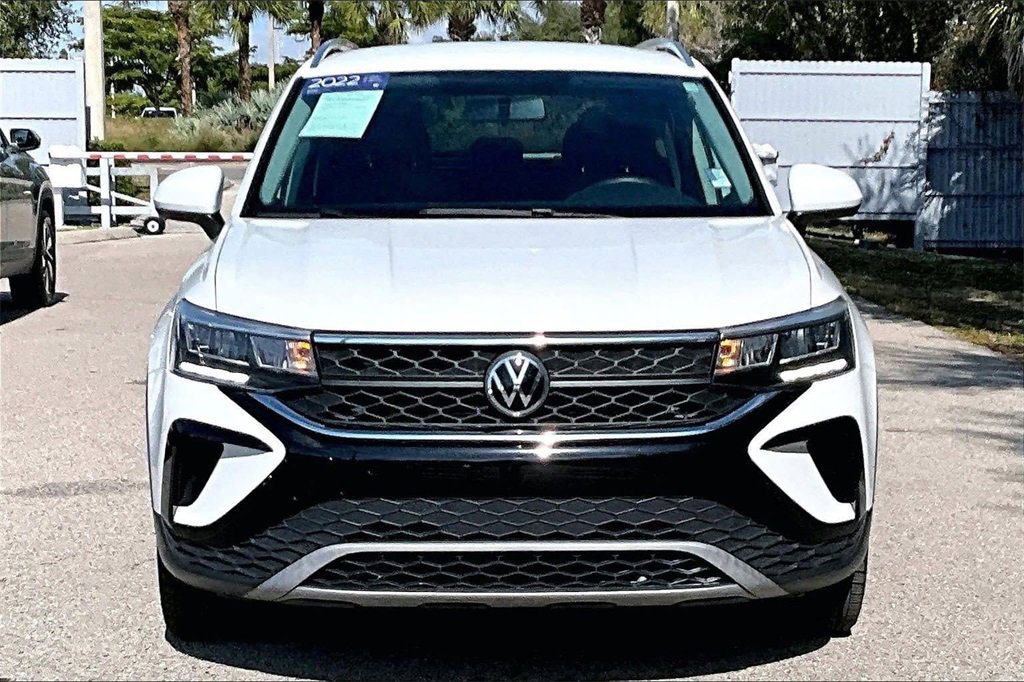 Certified 2022 Volkswagen Taos SE image 10