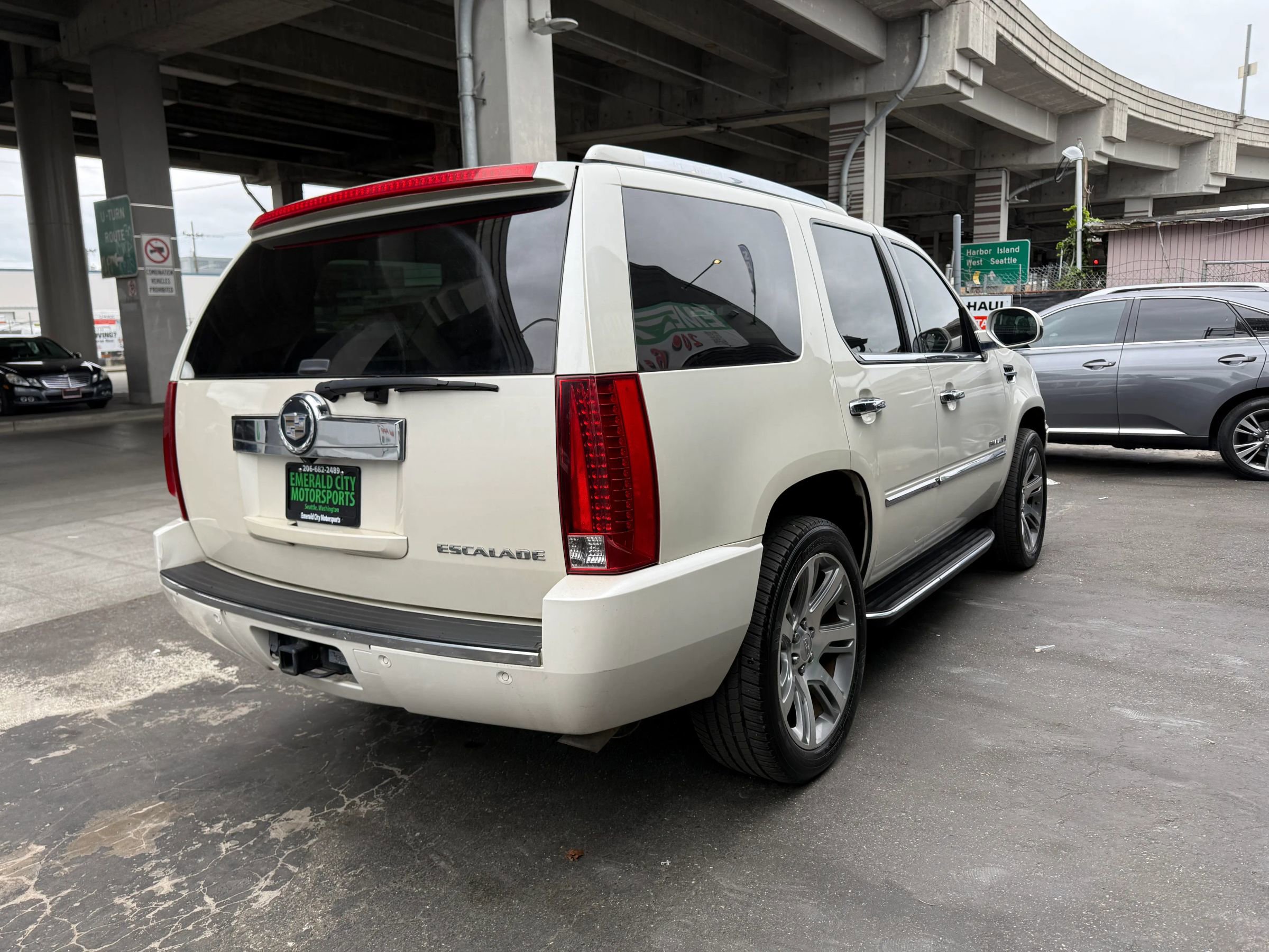 Used 2008 Cadillac Escalade AWD image 5