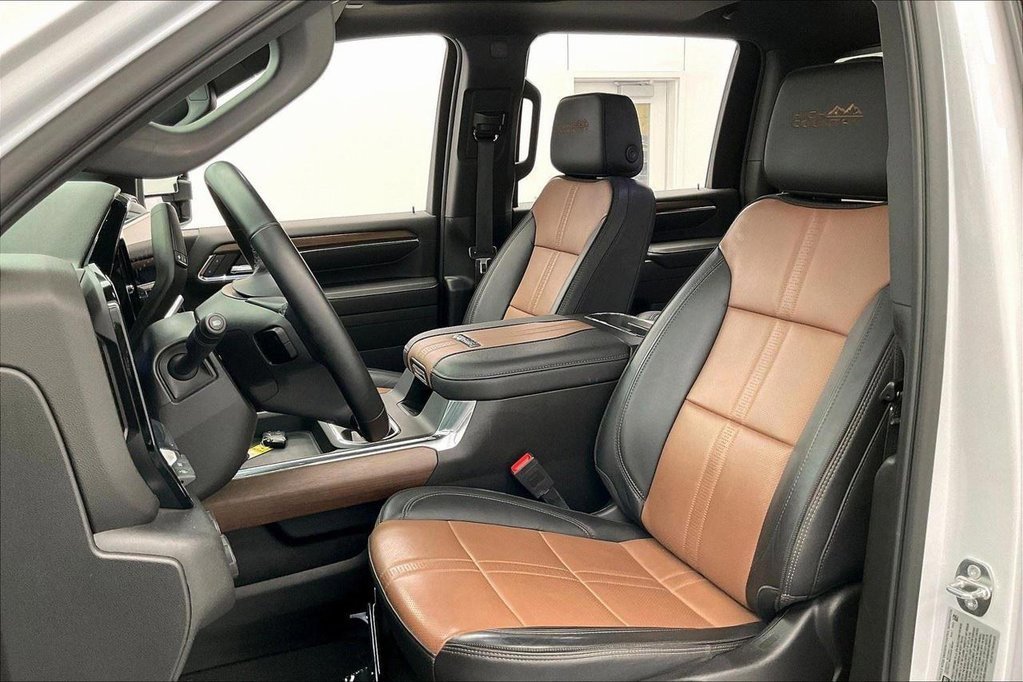 Used 2024 Chevrolet Silverado 3500 High Country w/ High Country Premium Package image 16