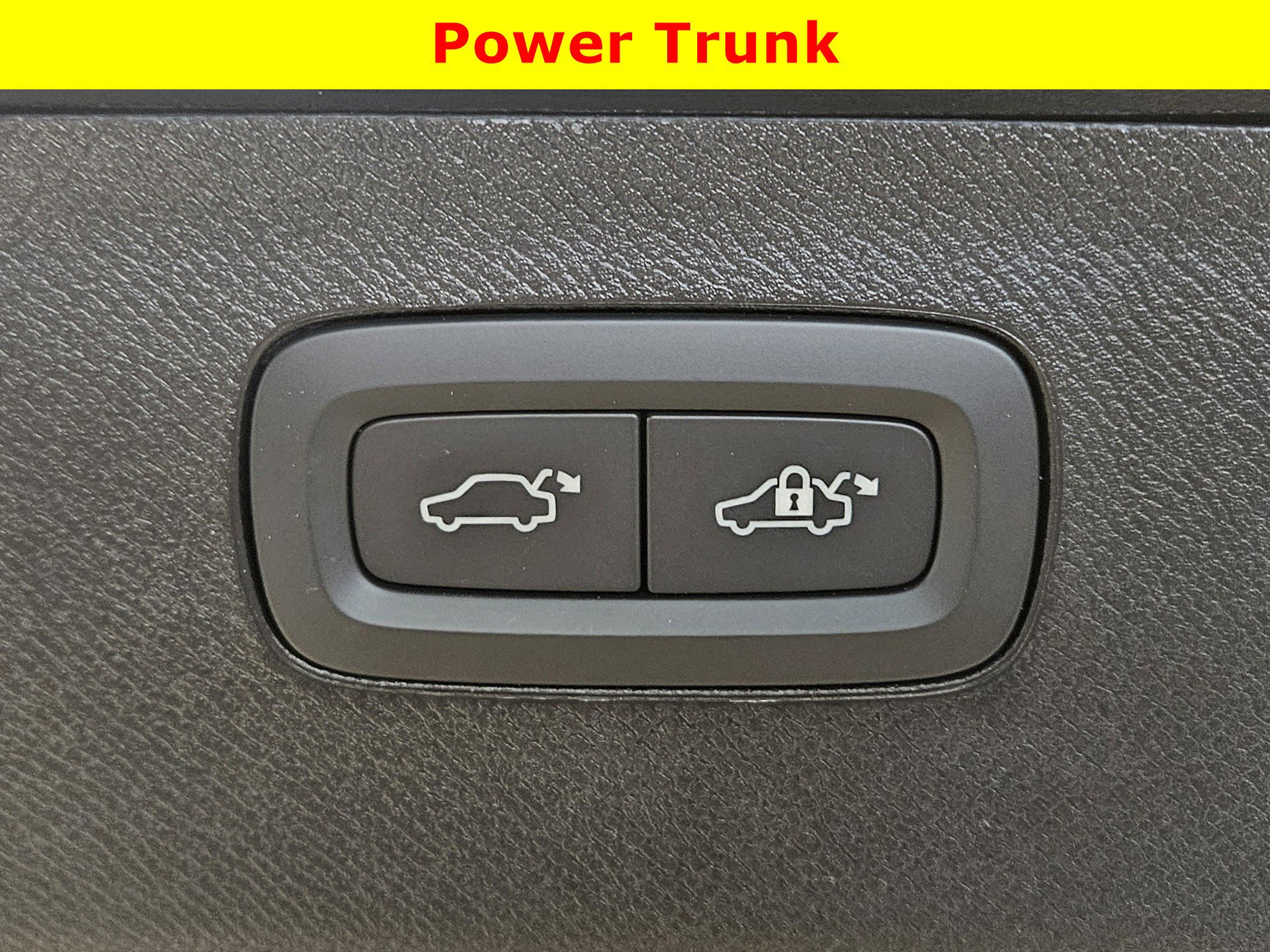 Used 2025 Volvo XC90 B6 Plus w/ Protection Package Premier image 32