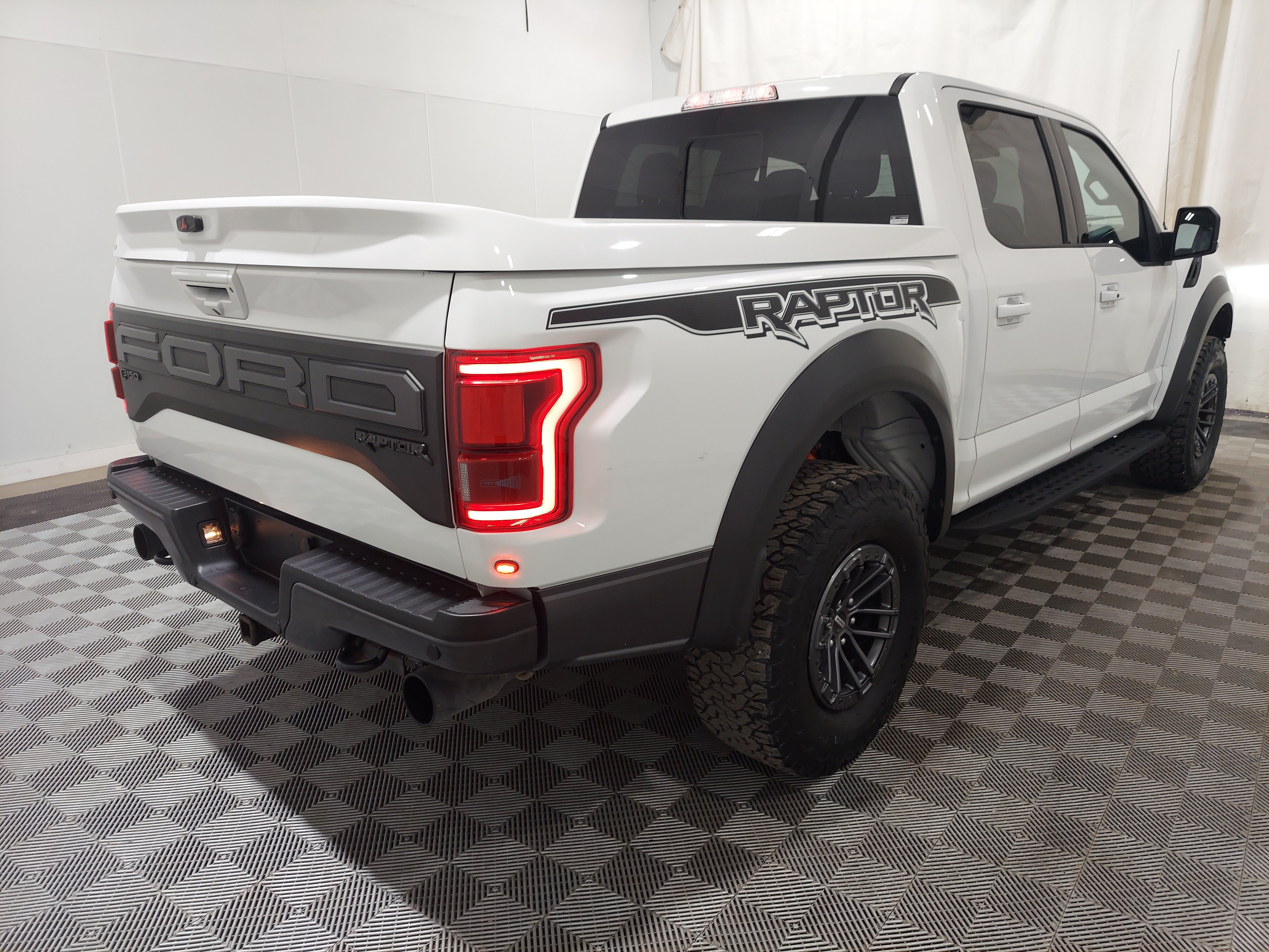 Used 2020 Ford F150 Raptor w/ Equipment Group 802A Luxury AWD/4WD image 3